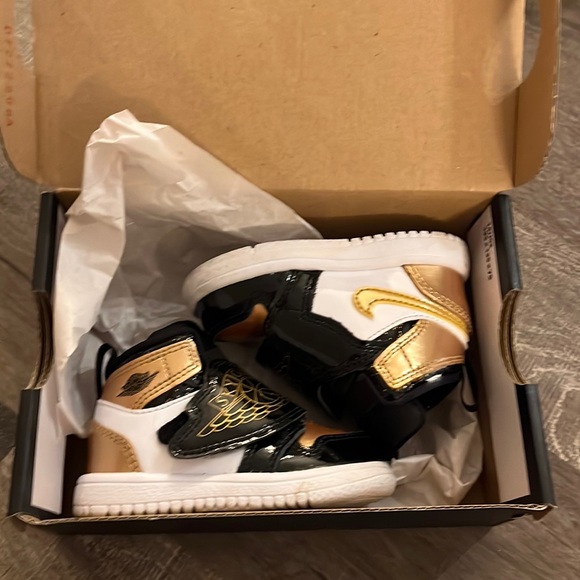 Rare Air Jordan Sky Jordan 1 SE 'Gold Toe' TODDLER 4c - Picture 4 of 10